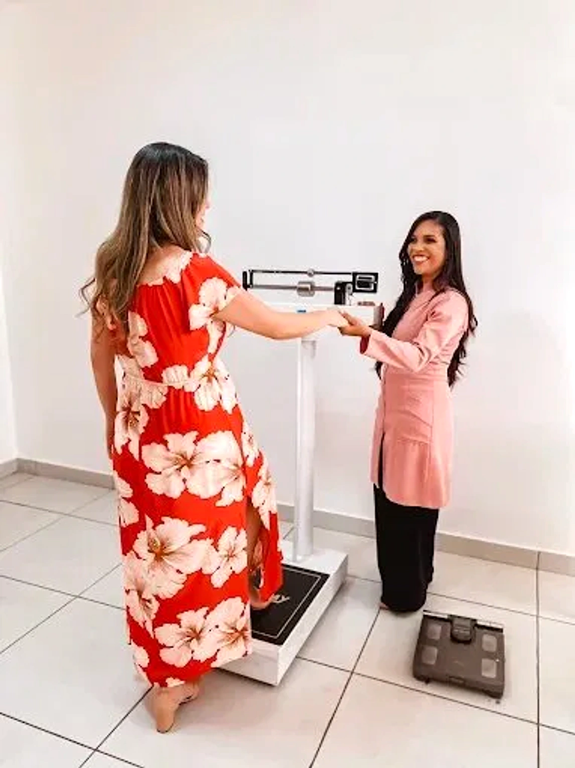 Dra. Camila no consultório